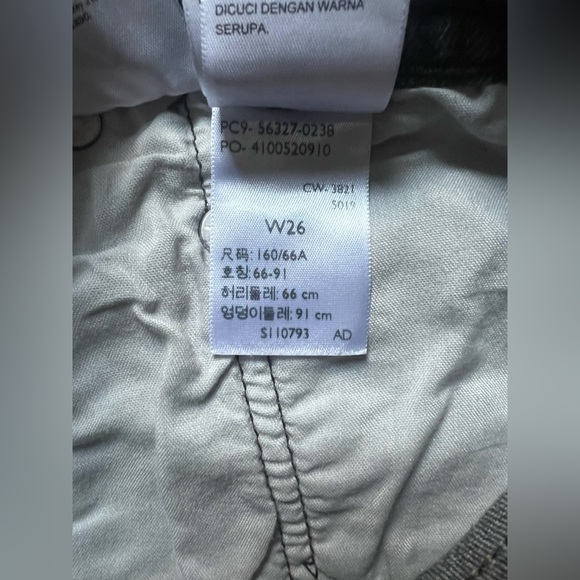 Levi's 501 Cut Off Raw Hem Button Fly Jean Shorts in Dark Gray. Size 26 - Picture 9 of 12